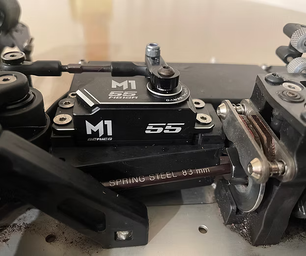 M81SR Mach-1 Servo (25 T Spline)