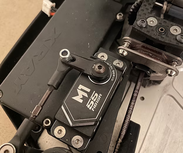 M81SR Mach-1 Servo (25 T Spline)